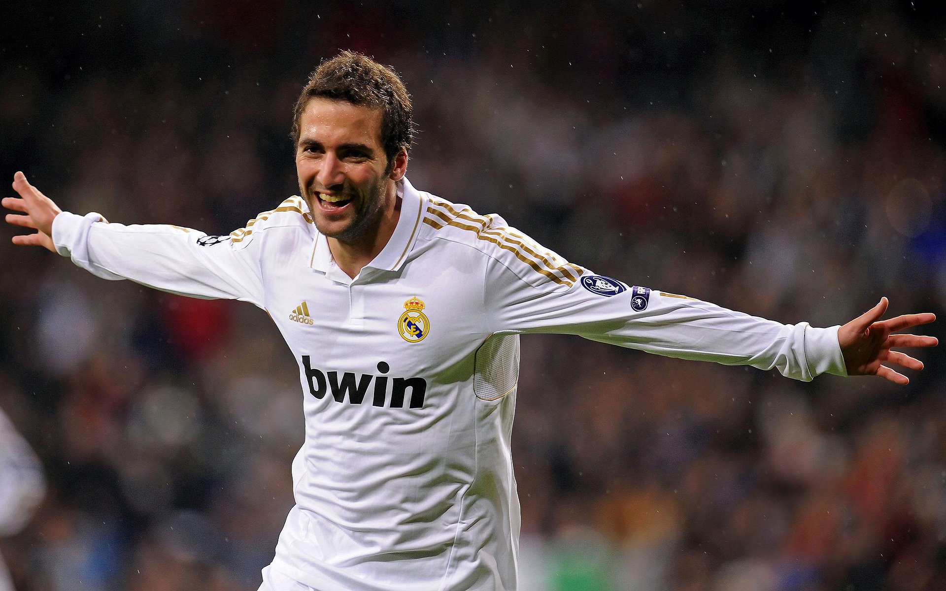 开云体育app-范戴克爆发，那不勒斯击败爱尔兰，一场胜利背后的足球哲学与城市灵魂